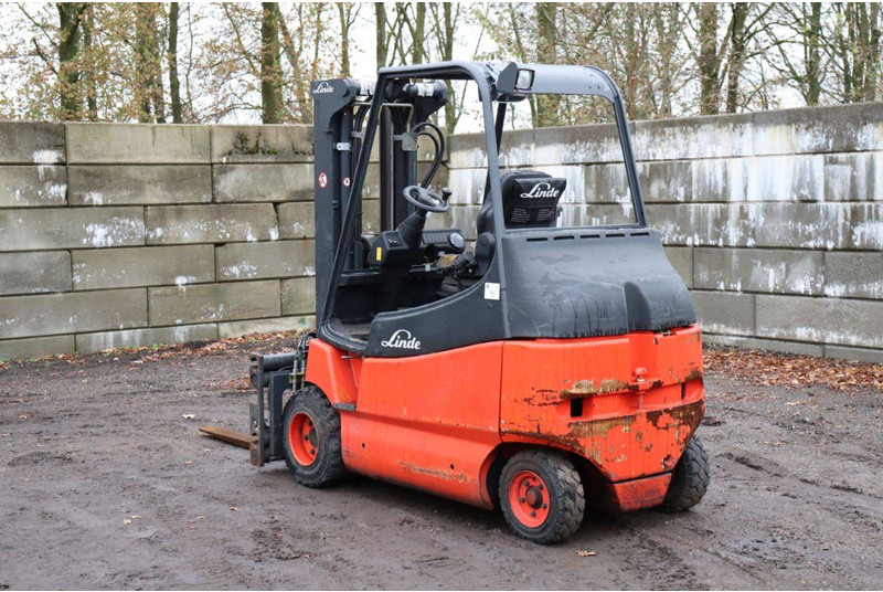 Linde E30/02/600 - Electric forklift: picture 4 Linde E30/02/600 - Electric forklift: picture 4