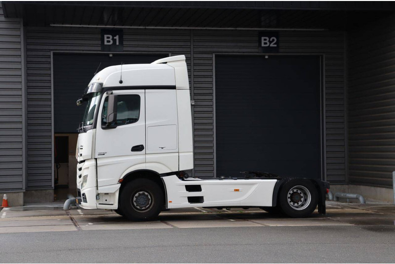 Mercedes-Benz Actros - Cab chassis truck: picture 1 Mercedes-Benz Actros - Cab chassis truck: picture 1