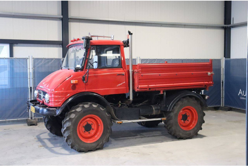 Mercedes-Benz Unimog 406 - Dropside/ Flatbed truck: picture 1 Mercedes-Benz Unimog 406 - Dropside/ Flatbed truck: picture 1