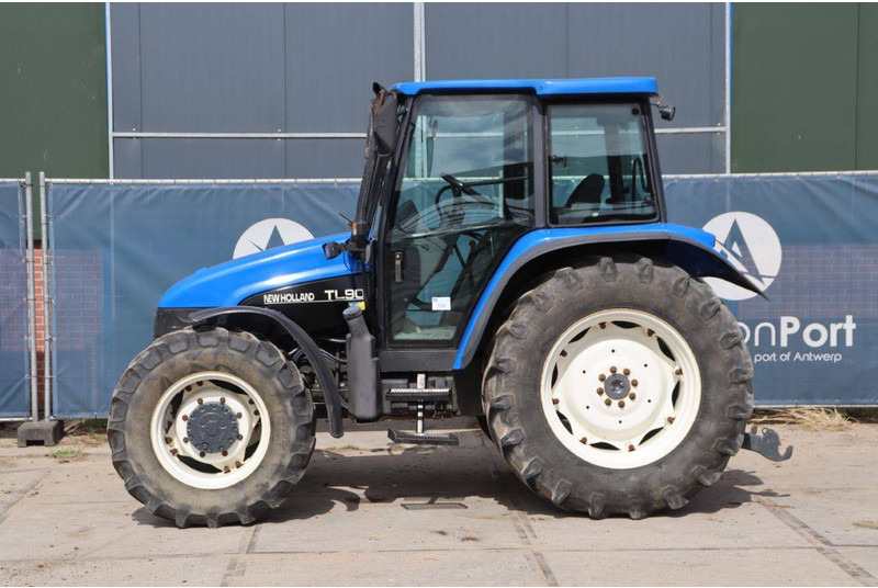 New Holland TL90 - Farm tractor: picture 2 New Holland TL90 - Farm tractor: picture 2