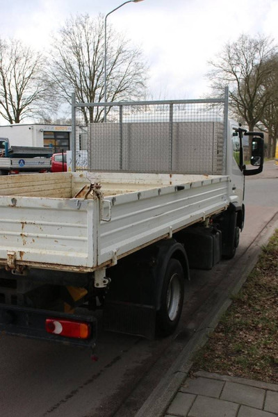 Nissan NT500 - Dropside/ Flatbed truck: picture 5 Nissan NT500 - Dropside/ Flatbed truck: picture 5