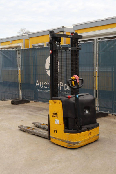 OM Carrelli CL 10.50 - Stacker: picture 4 OM Carrelli CL 10.50 - Stacker: picture 4