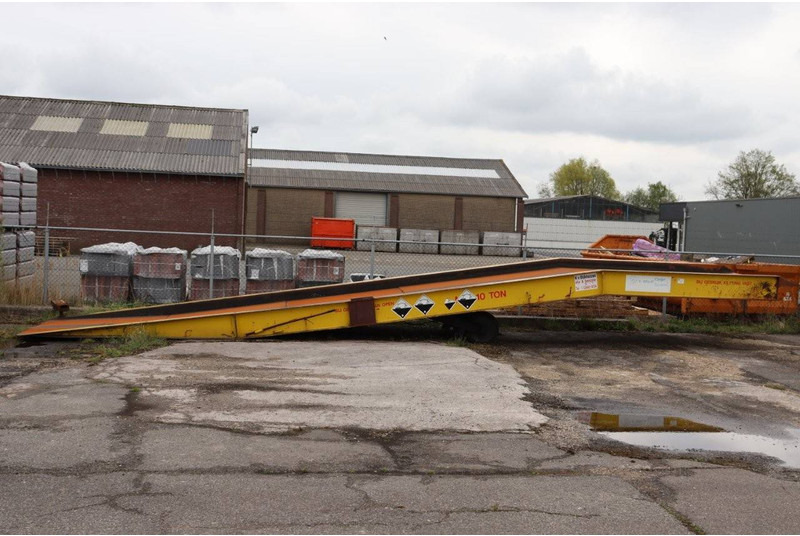 Onbekend 1013 - Dropside/ Flatbed trailer: picture 1 Onbekend 1013 - Dropside/ Flatbed trailer: picture 1