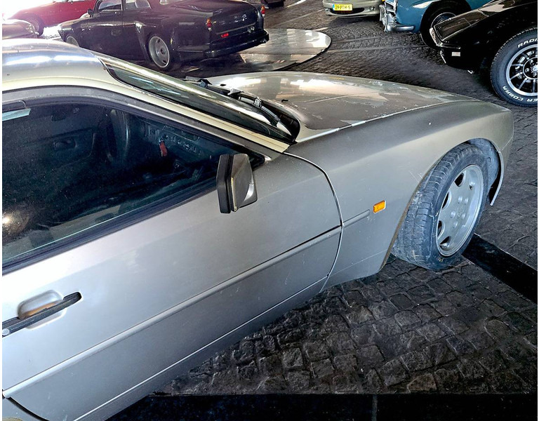 Sedan Porsche 944 Turbo: picture 6