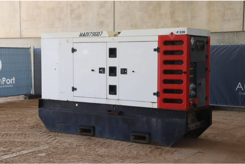 SDMO R220C3 - Generator set: picture 3 SDMO R220C3 - Generator set: picture 3
