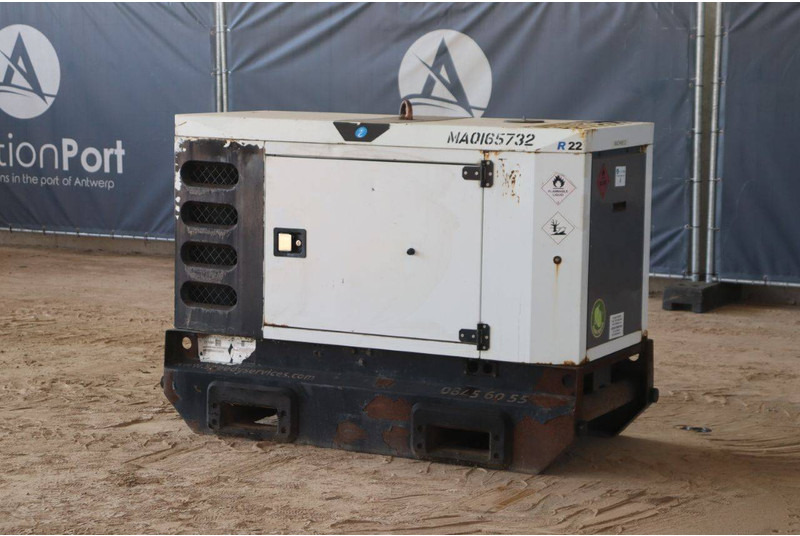 SDMO R22C3 - Generator set: picture 3 SDMO R22C3 - Generator set: picture 3