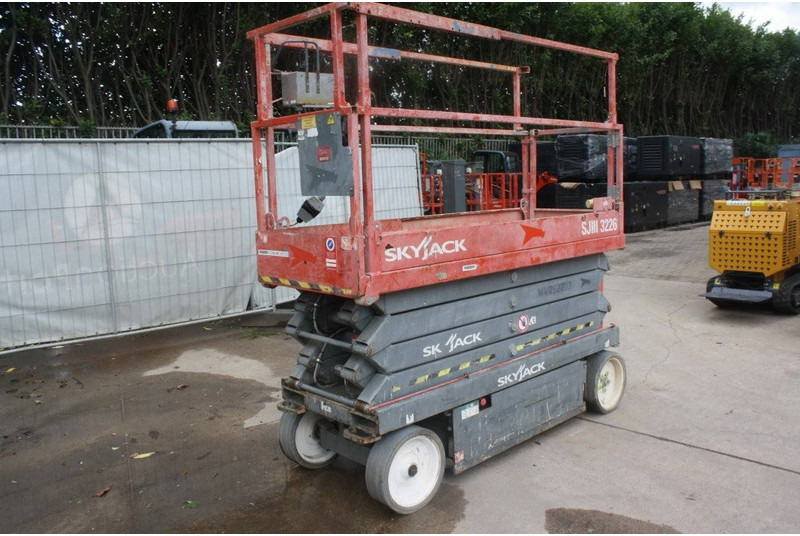 Skyjack SJ3226 - Scissor lift: picture 3 Skyjack SJ3226 - Scissor lift: picture 3