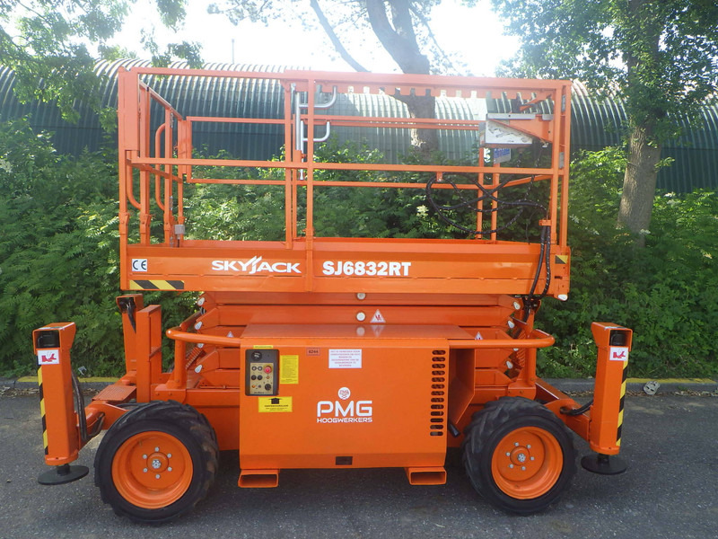 Skyjack SJ6832RT - Scissor lift: picture 1 Skyjack SJ6832RT - Scissor lift: picture 1
