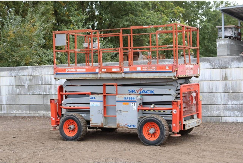 Skyjack SJ8841 - Scissor lift: picture 3 Skyjack SJ8841 - Scissor lift: picture 3