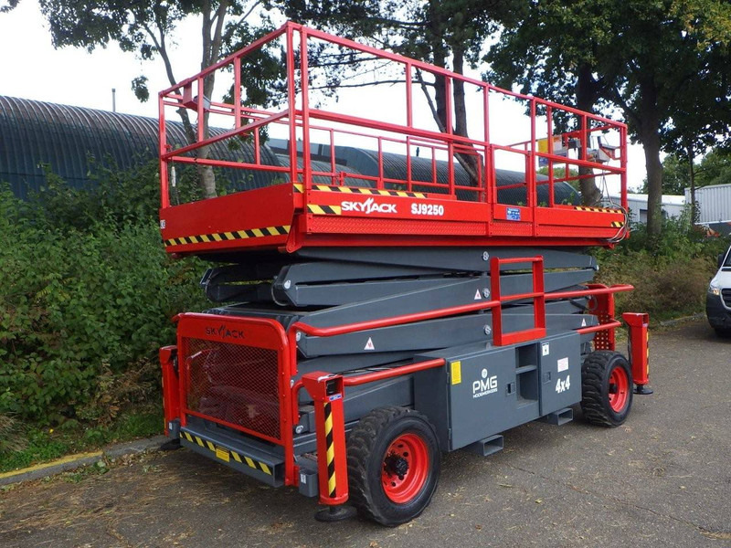 Skyjack SJ9250 - Scissor lift: picture 3 Skyjack SJ9250 - Scissor lift: picture 3