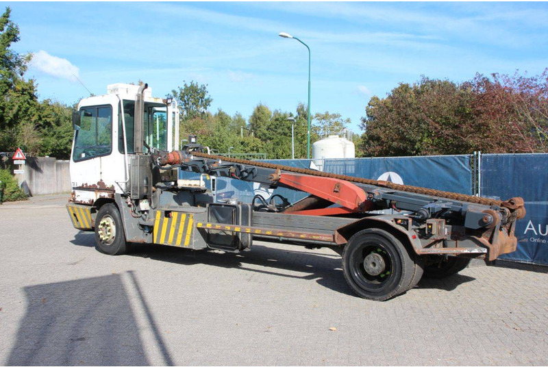 Terberg YT222 - Terminal tractor: picture 3 Terberg YT222 - Terminal tractor: picture 3