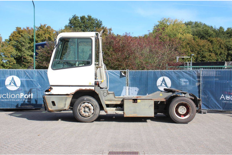 Terberg YT222 - Terminal tractor: picture 2 Terberg YT222 - Terminal tractor: picture 2