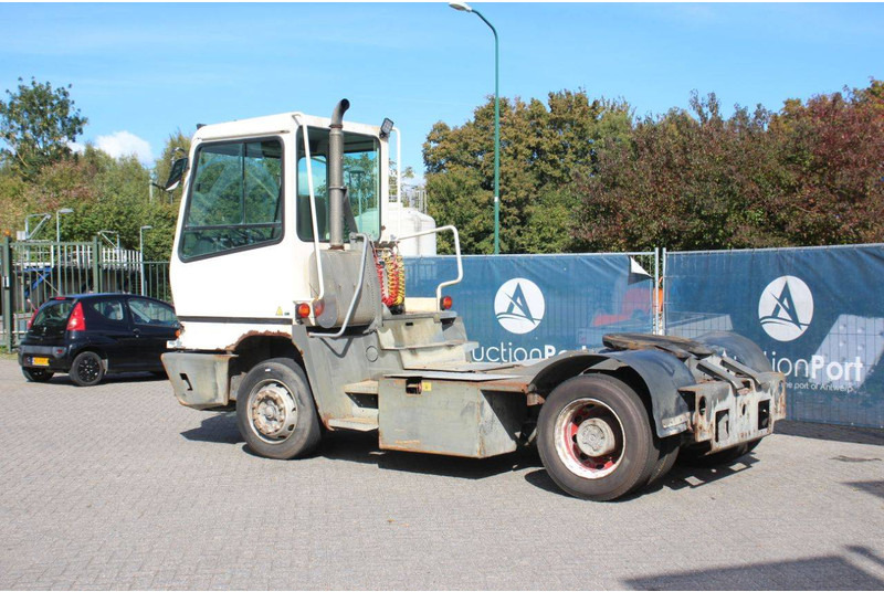 Terberg YT222 - Terminal tractor: picture 3 Terberg YT222 - Terminal tractor: picture 3
