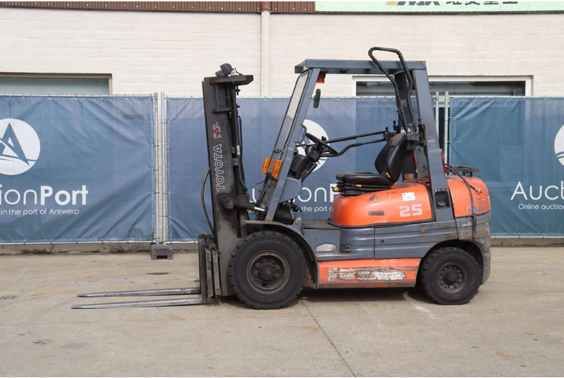 Toyota 42-6FGF25 - LPG forklift: picture 1 Toyota 42-6FGF25 - LPG forklift: picture 1