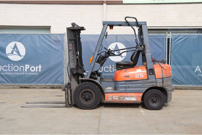 Toyota 42-6FGF25 - LPG forklift: picture 2 Toyota 42-6FGF25 - LPG forklift: picture 2