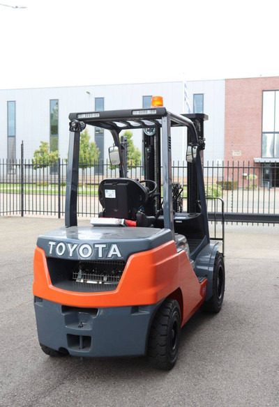 Toyota 52-8FDF30 - Diesel forklift: picture 4 Toyota 52-8FDF30 - Diesel forklift: picture 4