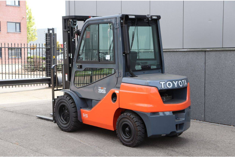 Toyota 52-8FDJF35 - Diesel forklift: picture 4 Toyota 52-8FDJF35 - Diesel forklift: picture 4