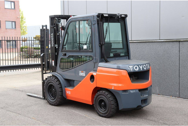 Toyota 52-8FDJF35 - Diesel forklift: picture 4 Toyota 52-8FDJF35 - Diesel forklift: picture 4