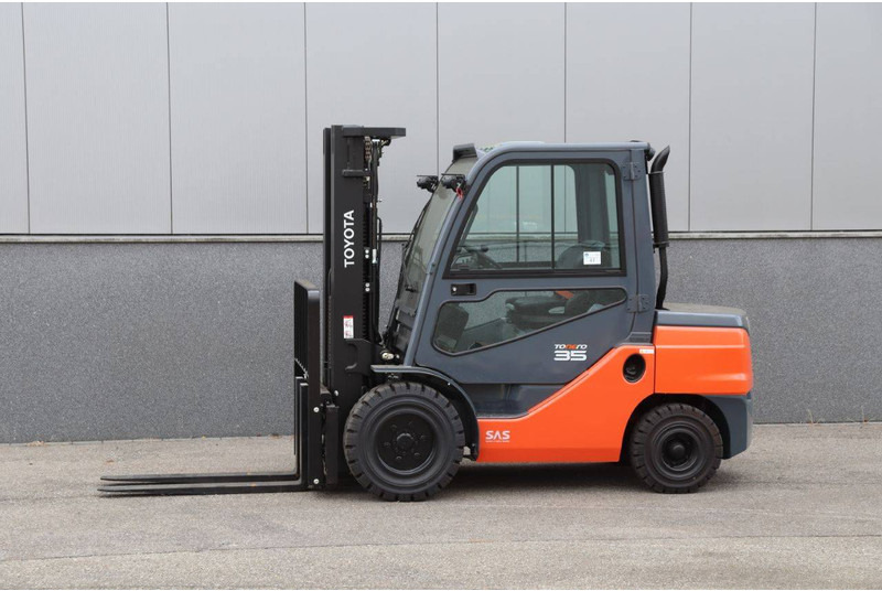 Toyota 52-8FDJF35 - Diesel forklift: picture 1 Toyota 52-8FDJF35 - Diesel forklift: picture 1