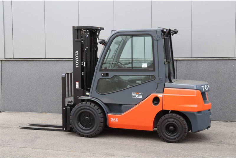 Toyota 52-8FDJF35 - Diesel forklift: picture 3 Toyota 52-8FDJF35 - Diesel forklift: picture 3