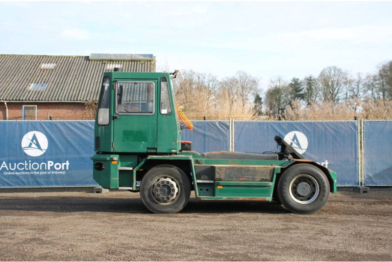 Volvo - Terminal tractor: picture 2 Volvo - Terminal tractor: picture 2