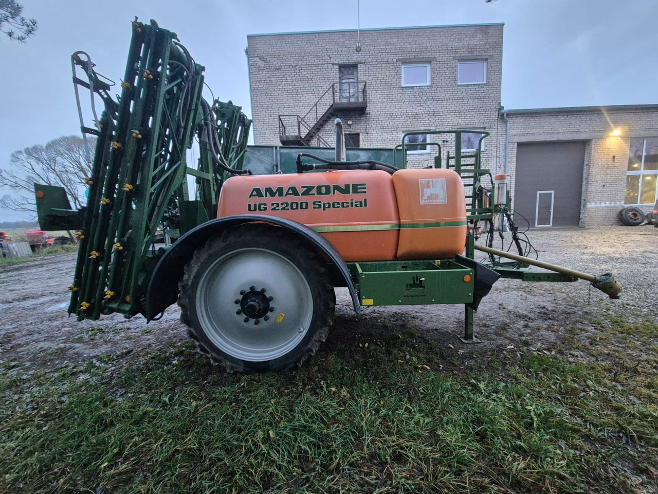 AMAZONE UG 2200 Special - Trailed sprayer: picture 3 AMAZONE UG 2200 Special - Trailed sprayer: picture 3