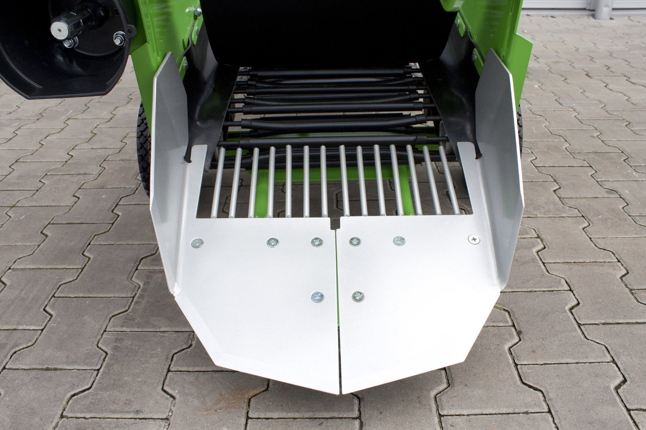 BOMET Kopaczka przenosnikowa jednorzędowa / Einreihiger Kartoffelroder /Potato digger / Однорядная картофельная копалка - Potato equipment: picture 4 BOMET Kopaczka przenosnikowa jednorzędowa / Einreihiger Kartoffelroder /Potato digger / Однорядная картофельная копалка - Potato equipment: picture 4