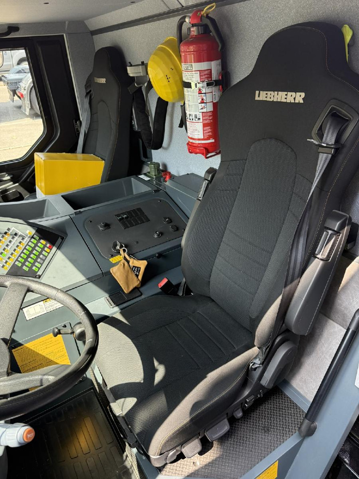 Mobile crane Liebherr LTM 1050-3.1 (20 - 084 132): picture 21