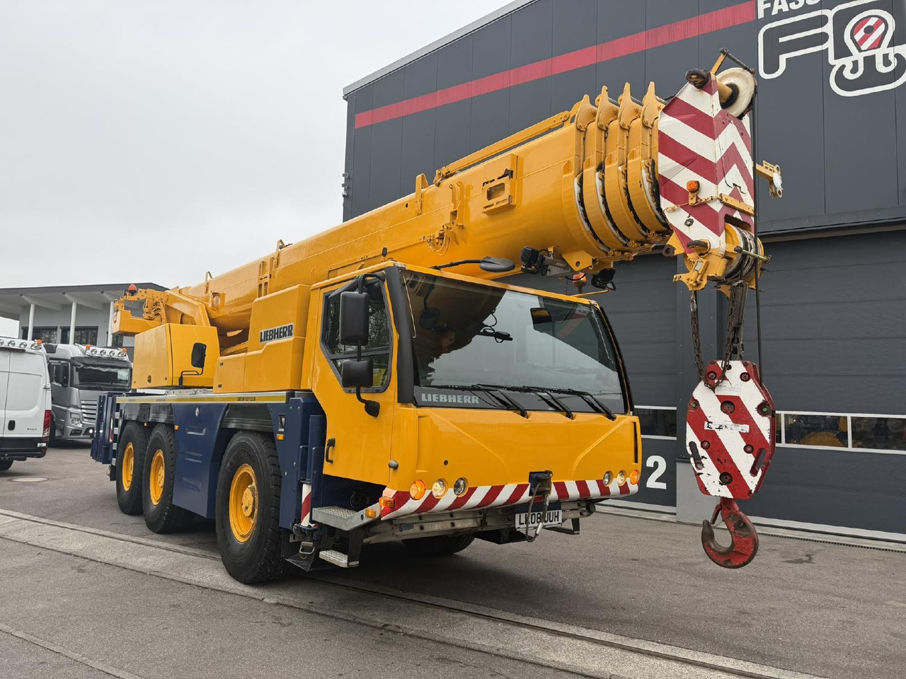Liebherr LTM 1055-3.2 (08 - 084 745) | 6 x 6 - Mobile crane: picture 1 Liebherr LTM 1055-3.2 (08 - 084 745) | 6 x 6 - Mobile crane: picture 1
