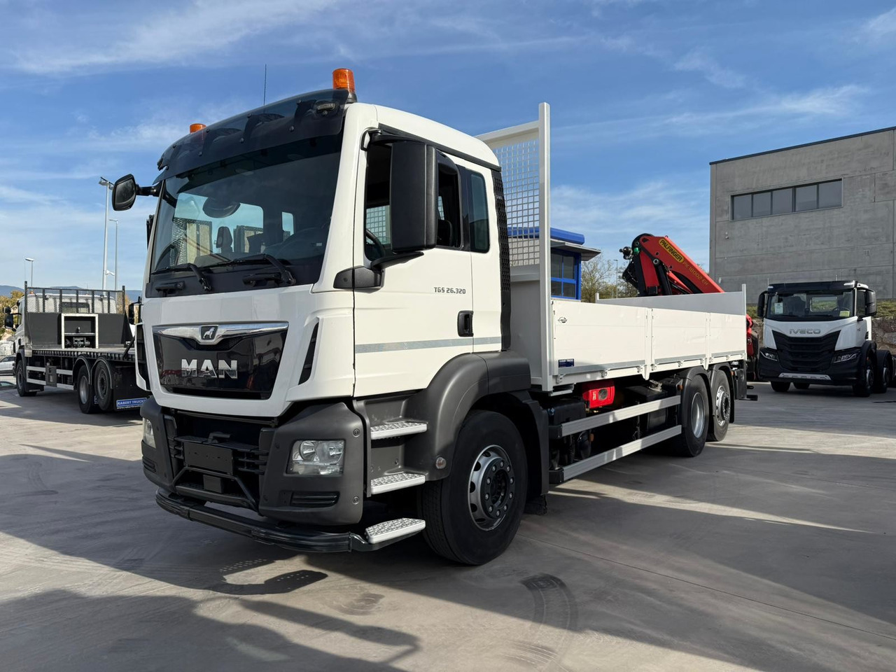 MAN 26.320 BL TGS E6 (Platform and Crane) - Dropside/ Flatbed truck, Crane truck: picture 1 MAN 26.320 BL TGS E6 (Platform and Crane) - Dropside/ Flatbed truck, Crane truck: picture 1