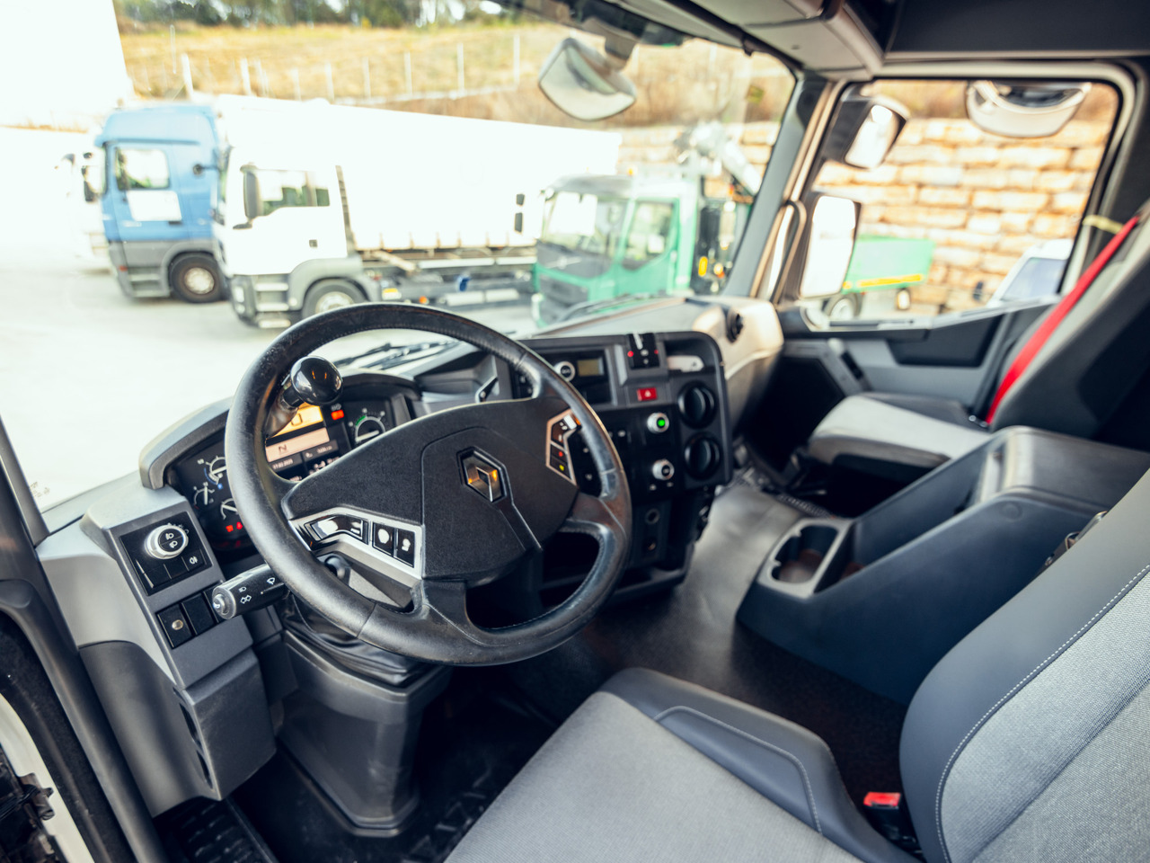 RENAULT C460 E6 (Chassis) - Cab chassis truck: picture 5 RENAULT C460 E6 (Chassis) - Cab chassis truck: picture 5