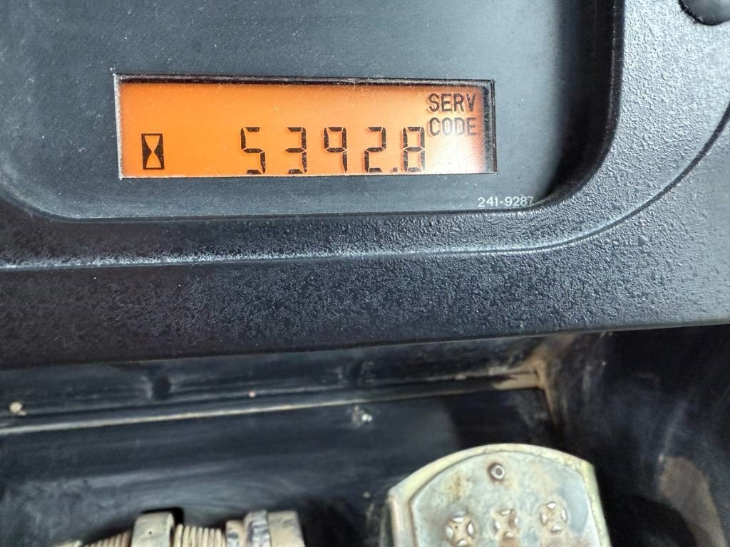 Crawler loader CAT 963 C: picture 6