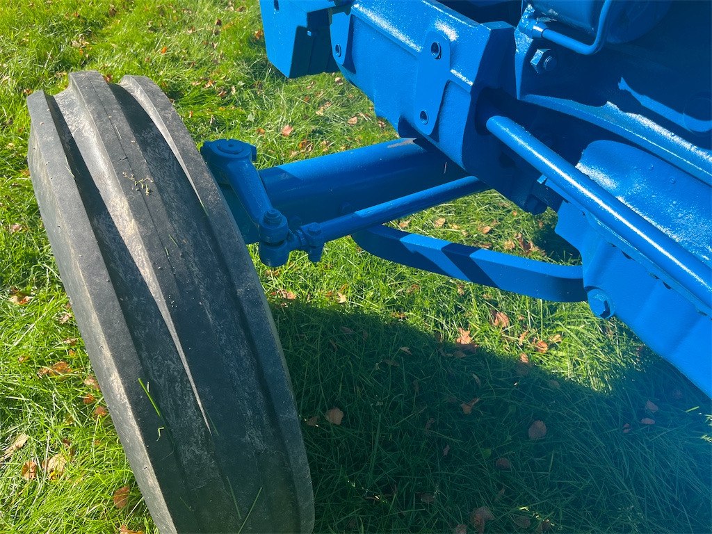 Farm tractor FORD 5000: picture 37