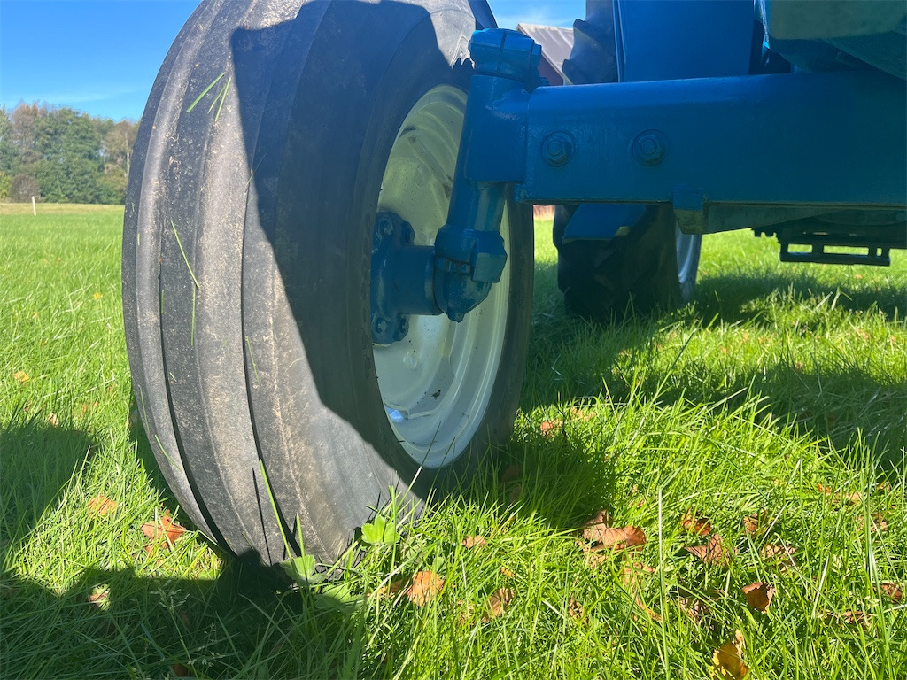 Farm tractor FORD 5000: picture 44