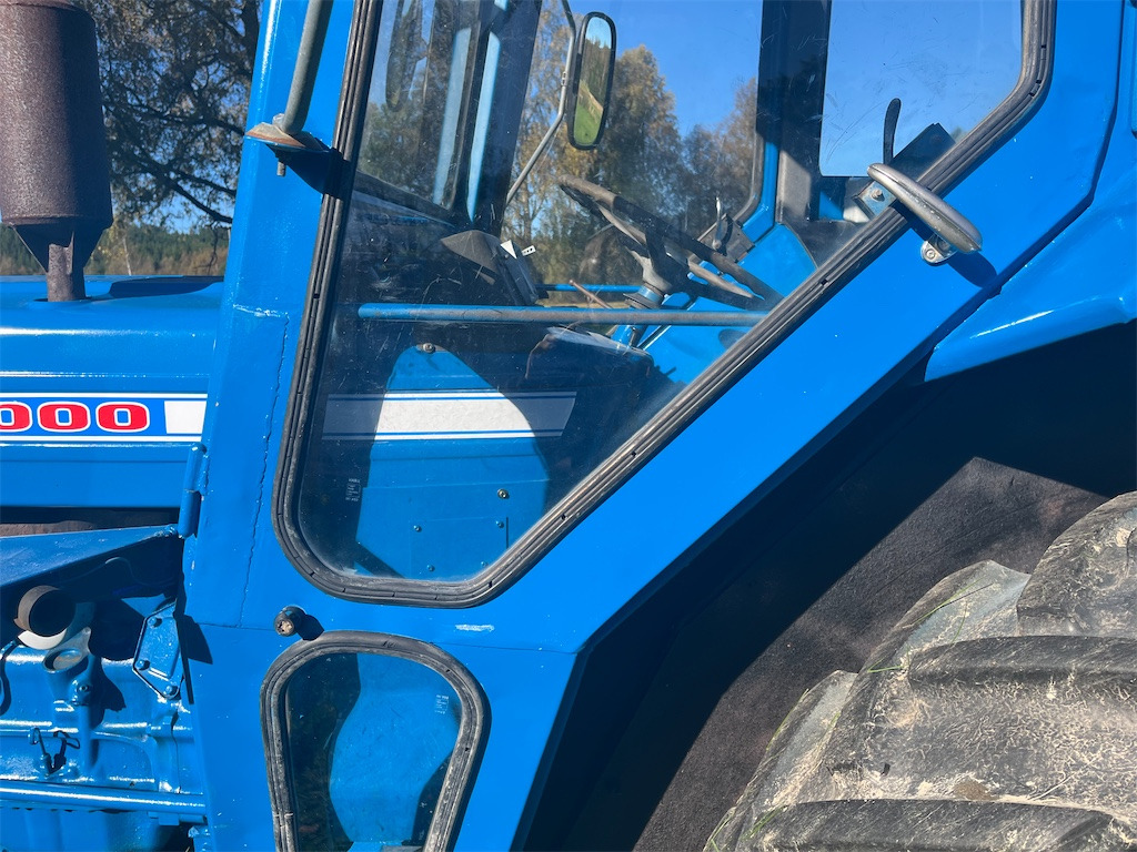 Farm tractor FORD 5000: picture 28