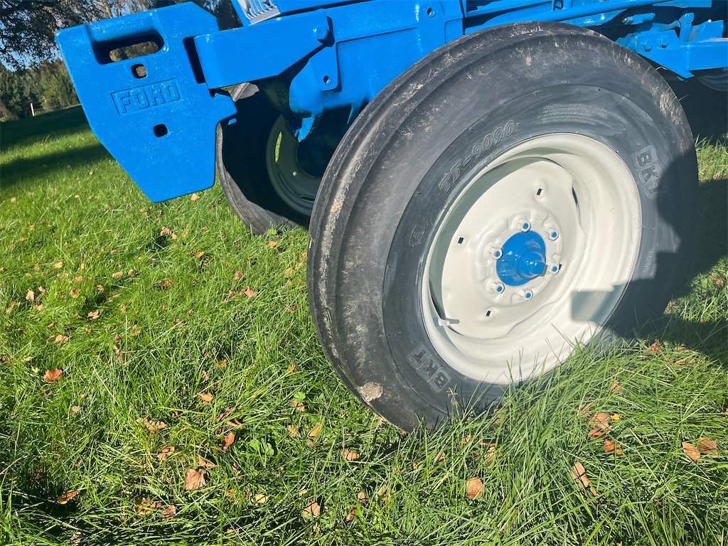 Farm tractor FORD 5000: picture 26