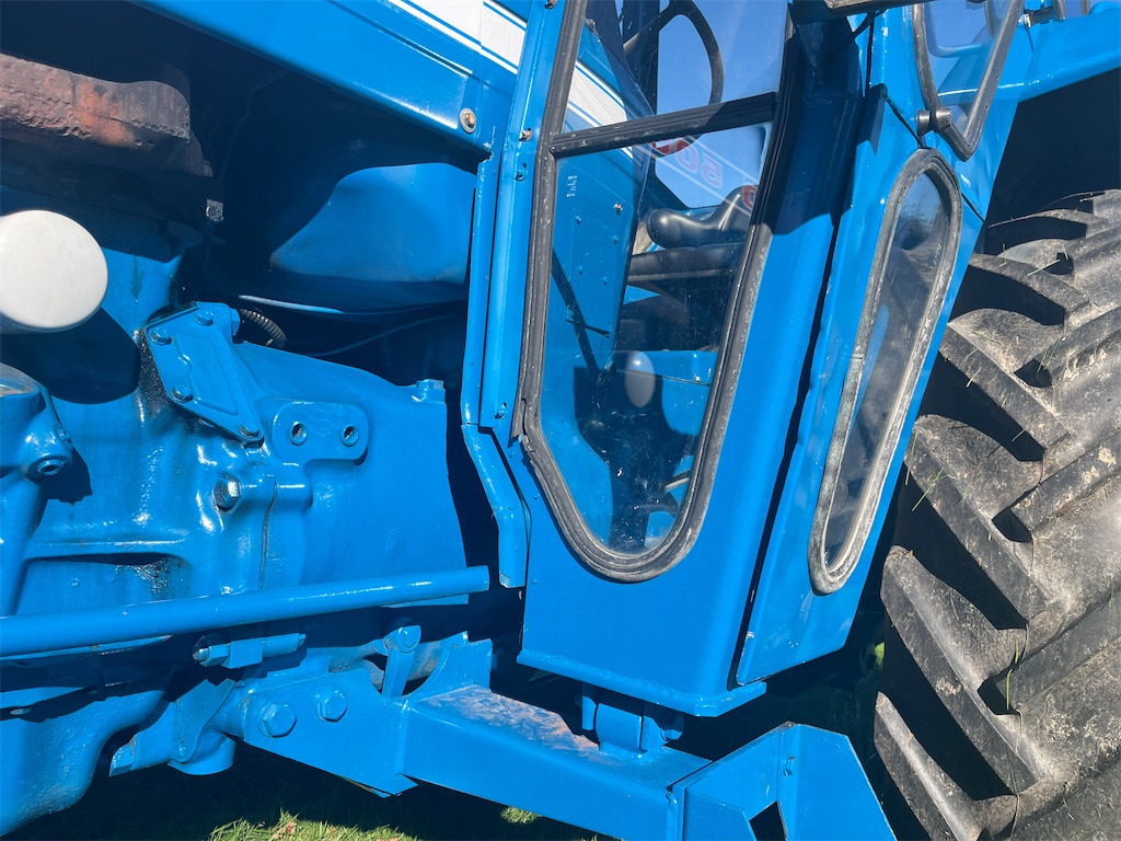 Farm tractor FORD 5000: picture 31