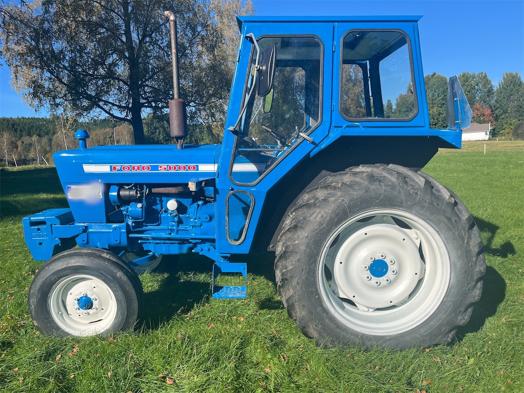 Farm tractor FORD 5000: picture 9