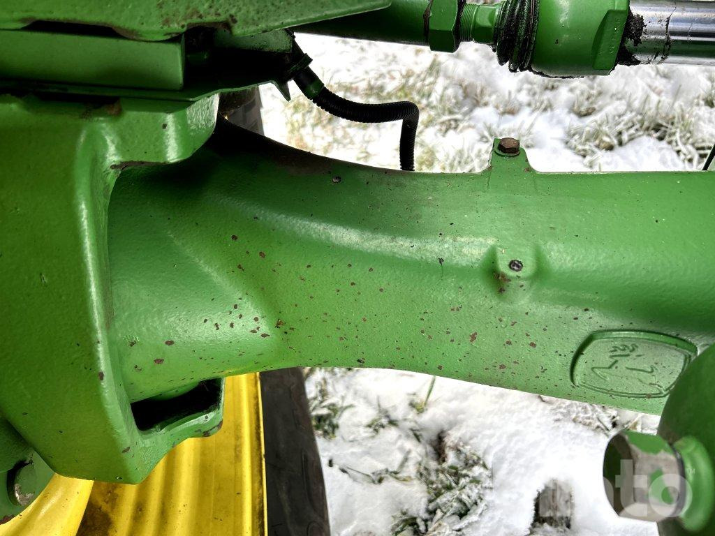 Farm tractor JOHN DEERE 6215R: picture 36