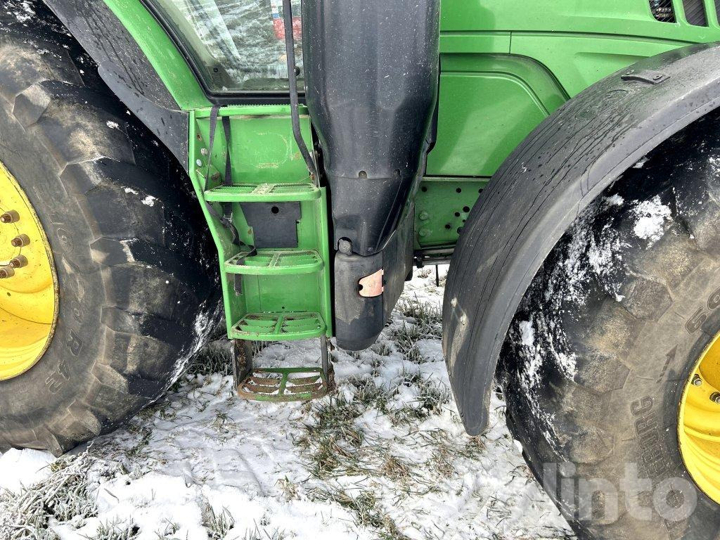 Farm tractor JOHN DEERE 6215R: picture 43