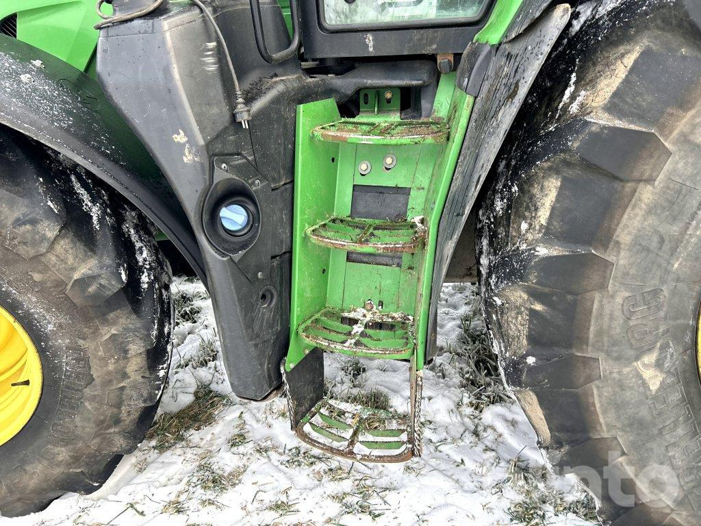 Farm tractor JOHN DEERE 6215R: picture 12