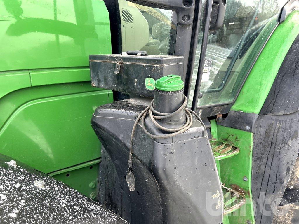 Farm tractor JOHN DEERE 6215R: picture 17