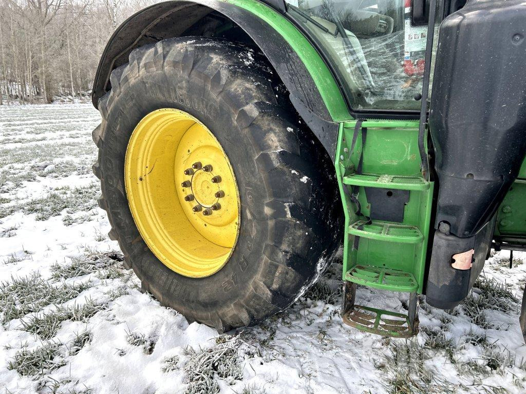 Farm tractor JOHN DEERE 6215R: picture 46