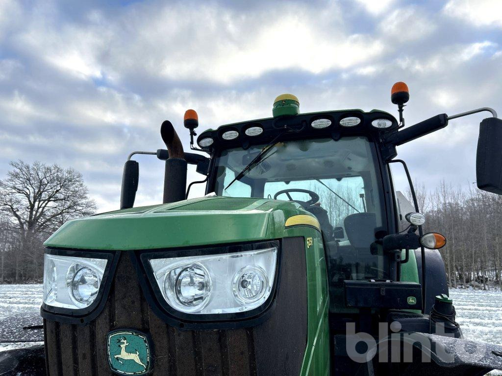 Farm tractor JOHN DEERE 6215R: picture 31