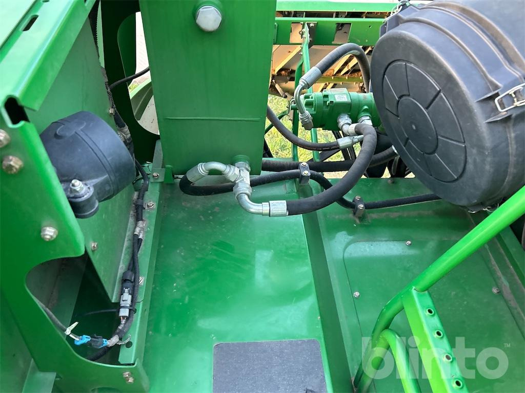 Combine harvester John Deere T 560 HM (2010): picture 47