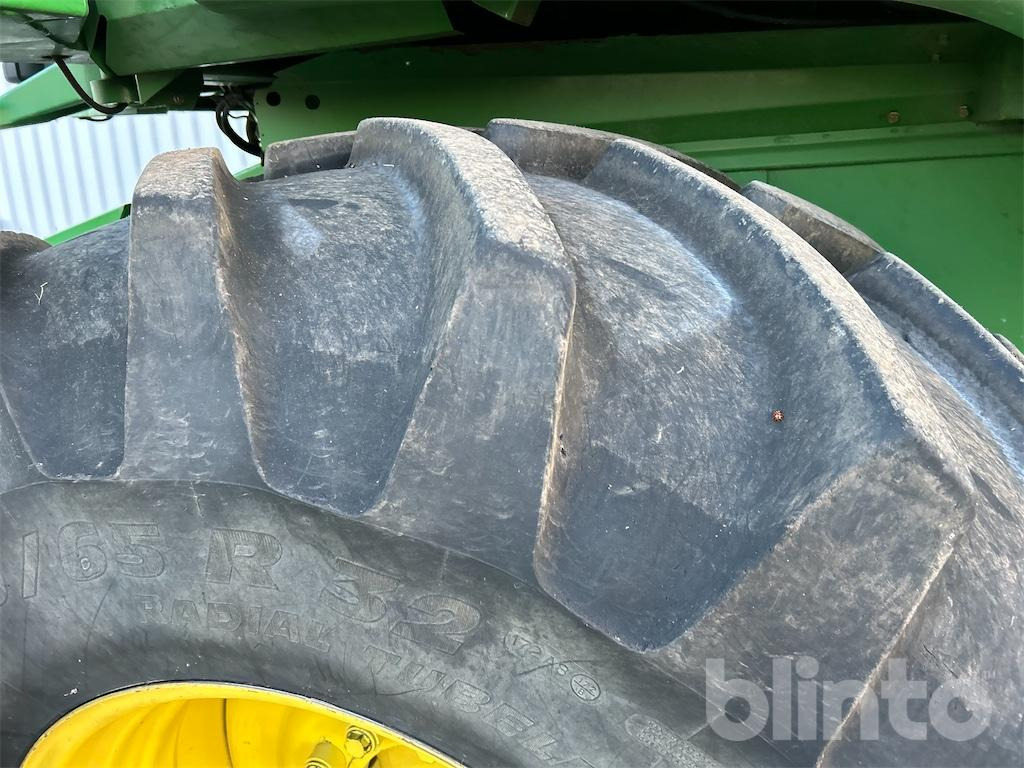 Combine harvester John Deere T 560 HM (2010): picture 16