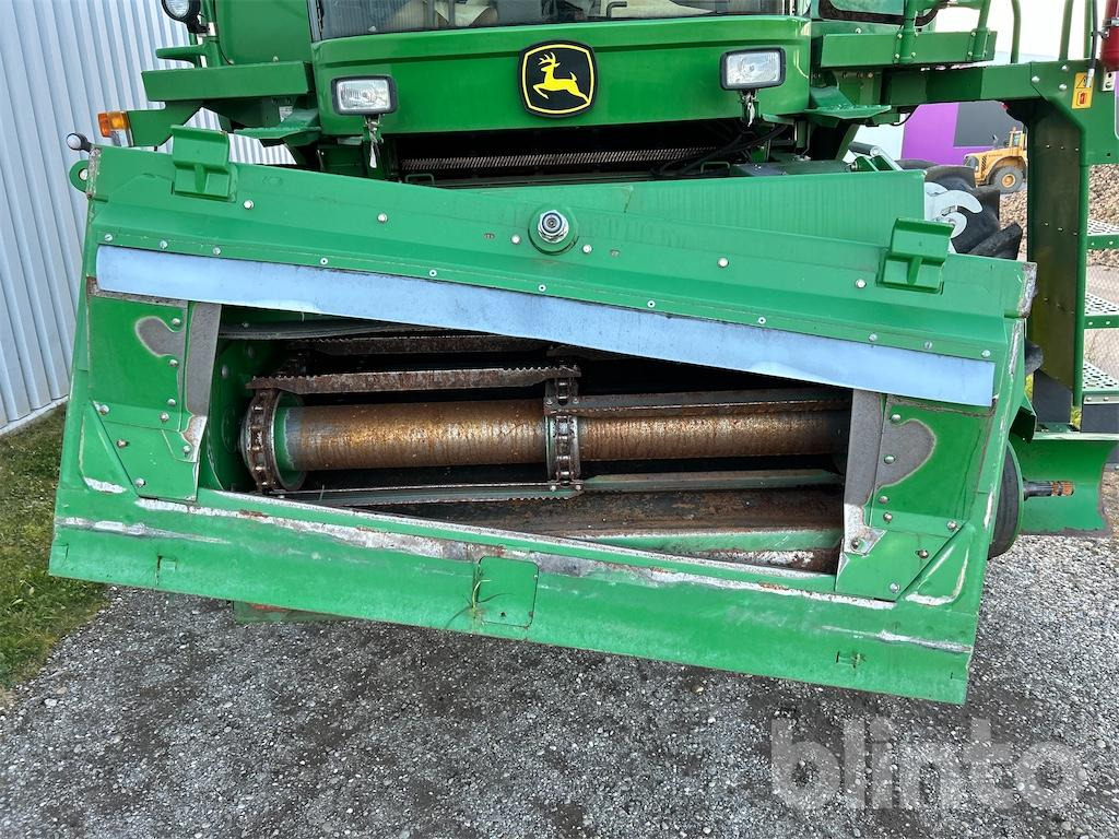 Combine harvester John Deere T 560 HM (2010): picture 8