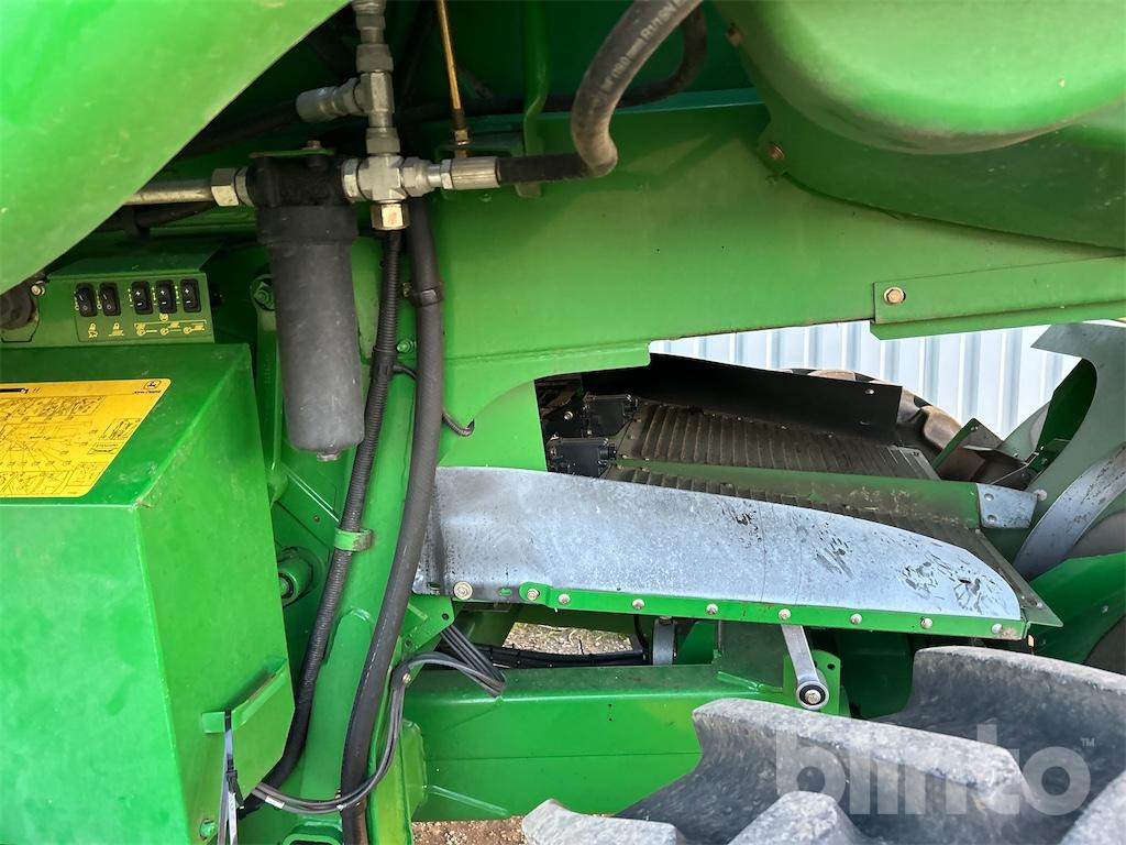 Combine harvester John Deere T 560 HM (2010): picture 20