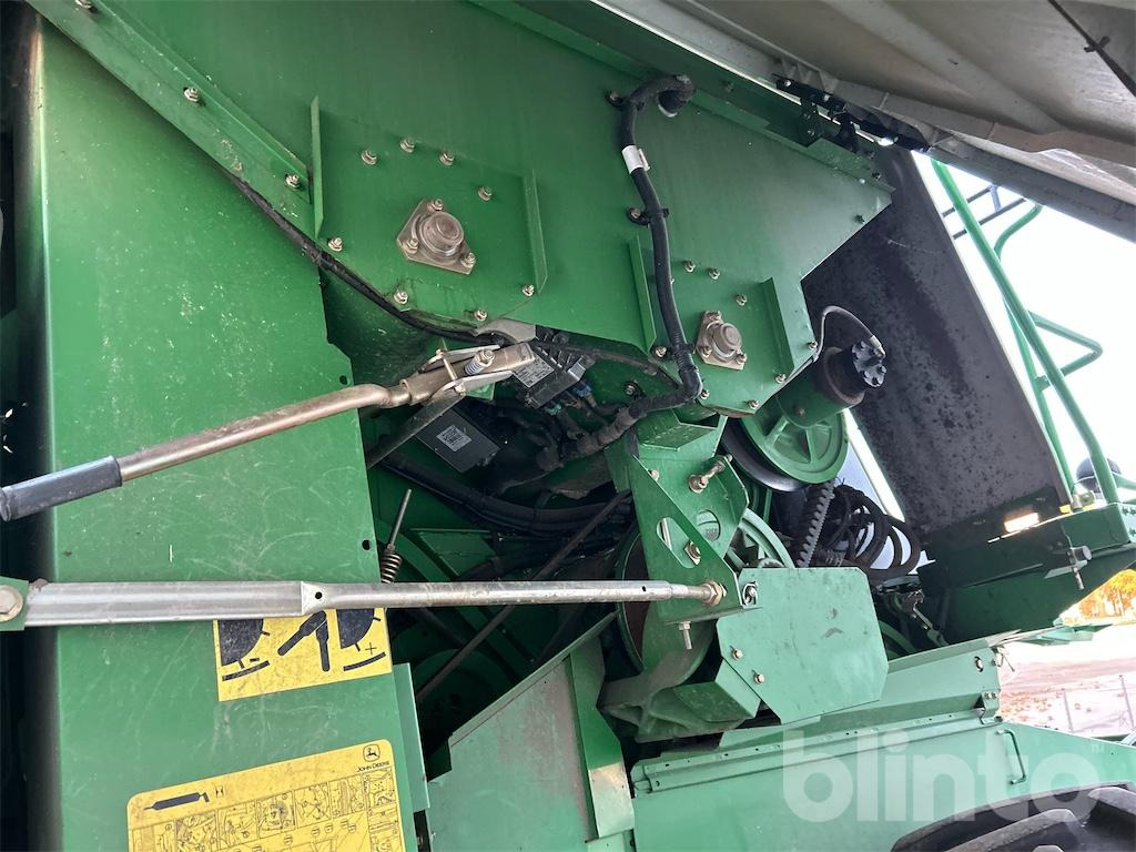 Combine harvester John Deere T 560 HM (2010): picture 39