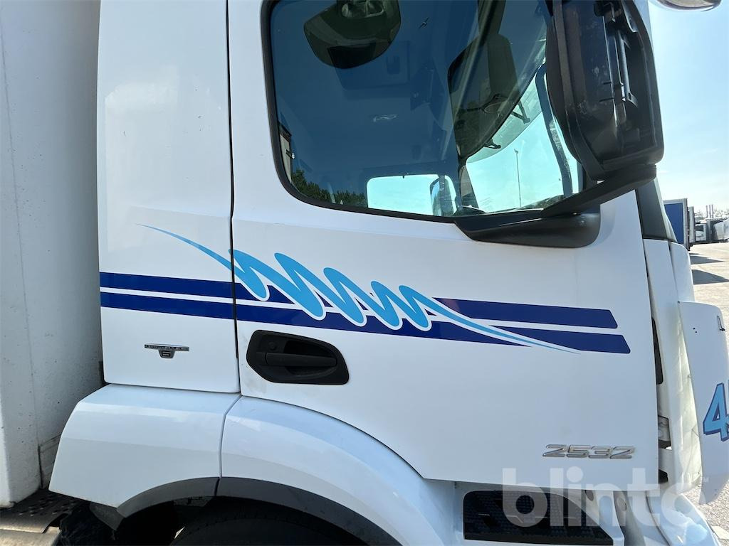 Box truck MERCEDES-BENZ: picture 26